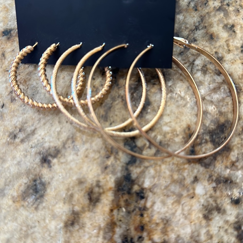 Gold hoops - Picture 4 of 4